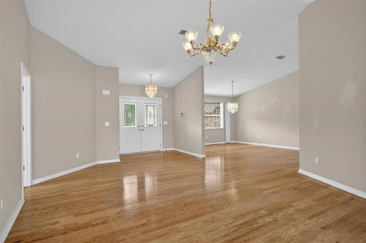 77 Folcroft Ln - Photo 7 of 50