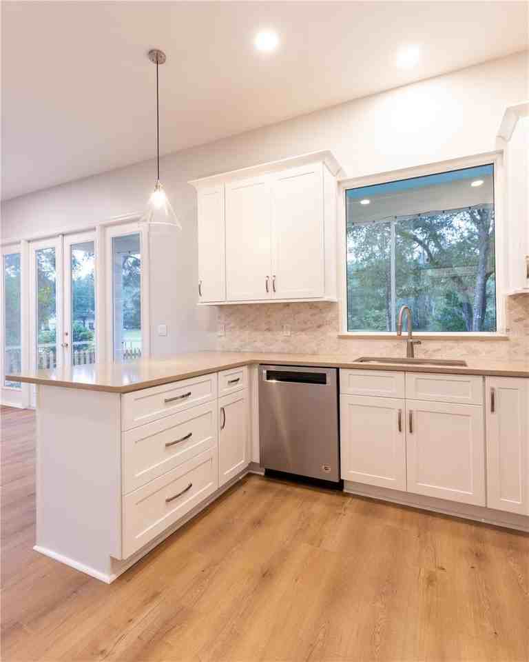 3602 Sw 98th Blvd - Photo 5 of 9