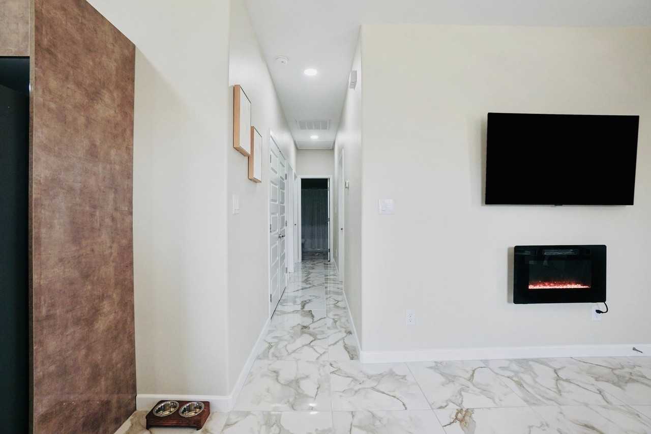 505 N Emerald Ave #4 - Photo 6 of 16