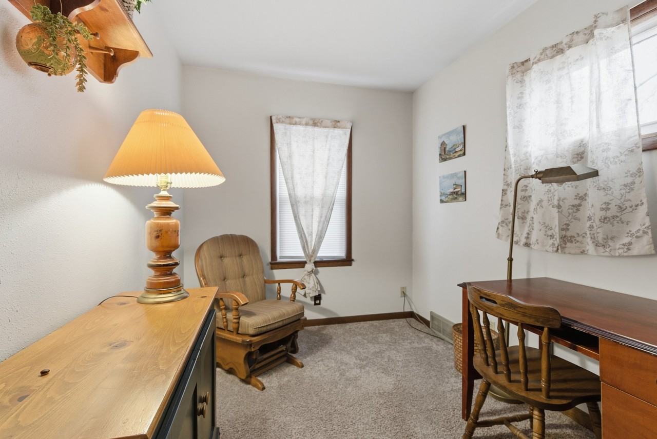 1144 Madison St - Photo 3 of 20