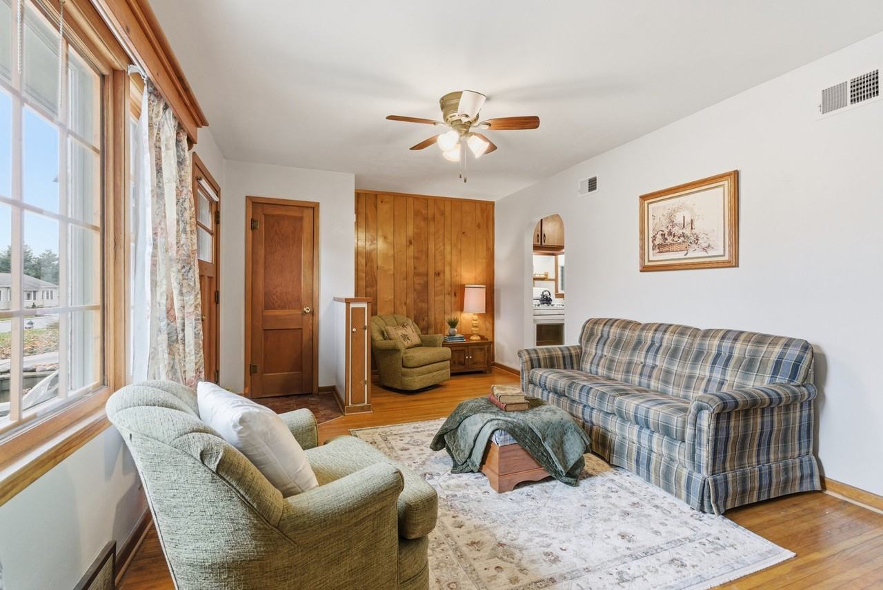 1144 Madison St - Photo 4 of 20