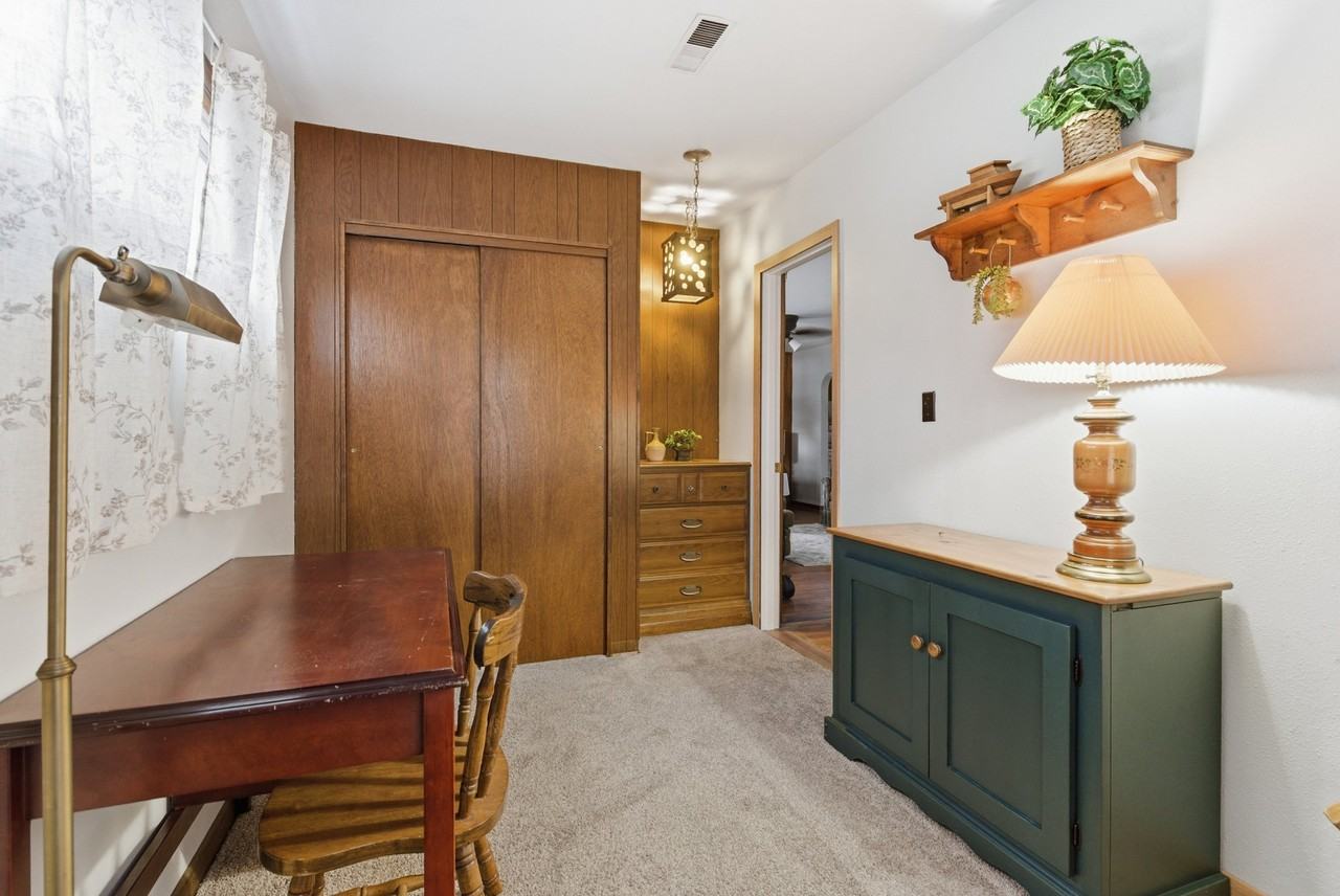 1144 Madison St - Photo 5 of 20