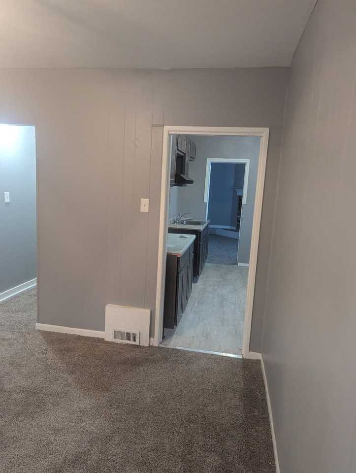 6709 Robbins Ave - Photo 2 of 10