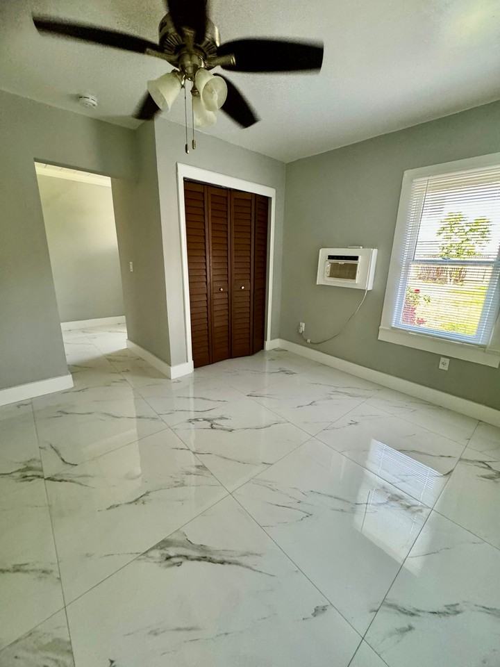 921 N 19th Ave #9 - Photo 2 of 14