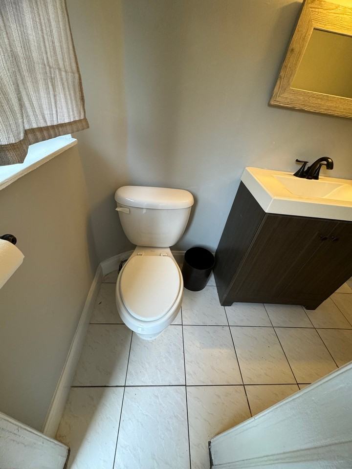 921 N 19th Ave #9 - Photo 3 of 14