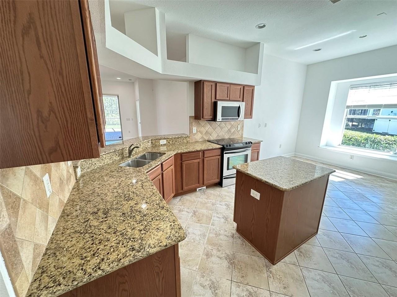 8120 Turkey Hill Ct - Photo 7 of 33