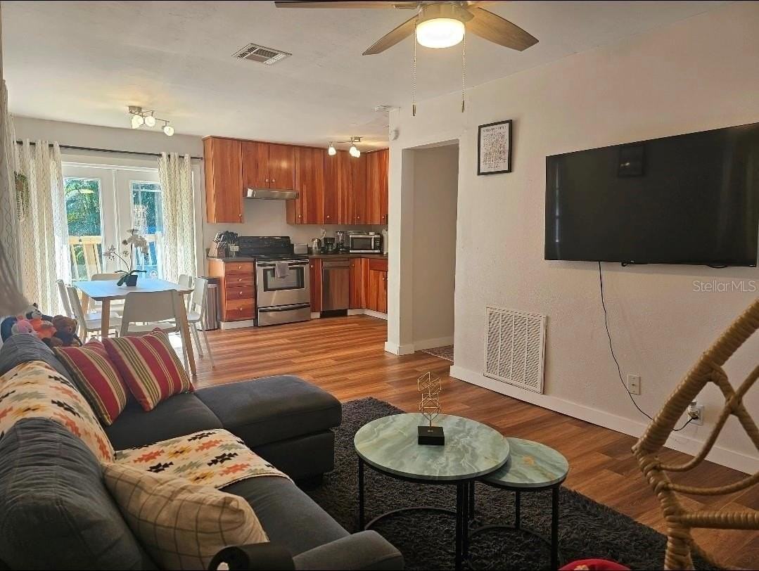 2015 Oakwood Ave - Photo 2 of 21