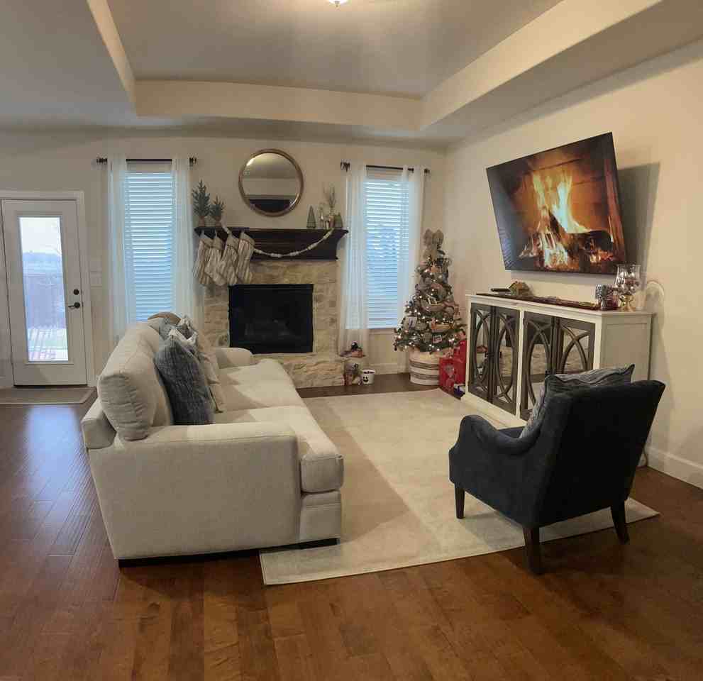 2121 Swanmore Way - Photo 4 of 13