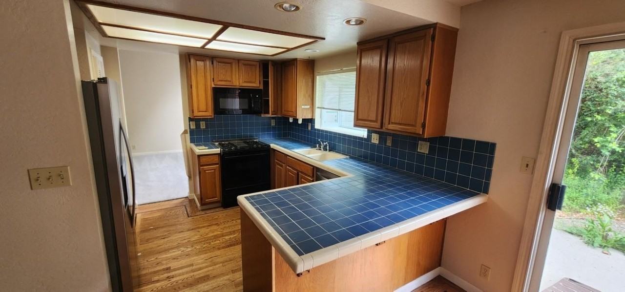 296 San Pedro Ave - Photo 4 of 21