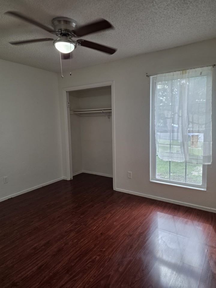6307 Emerald Forest Dr - Photo 5 of 17