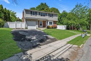 featured image of 217 Bellerose Ave