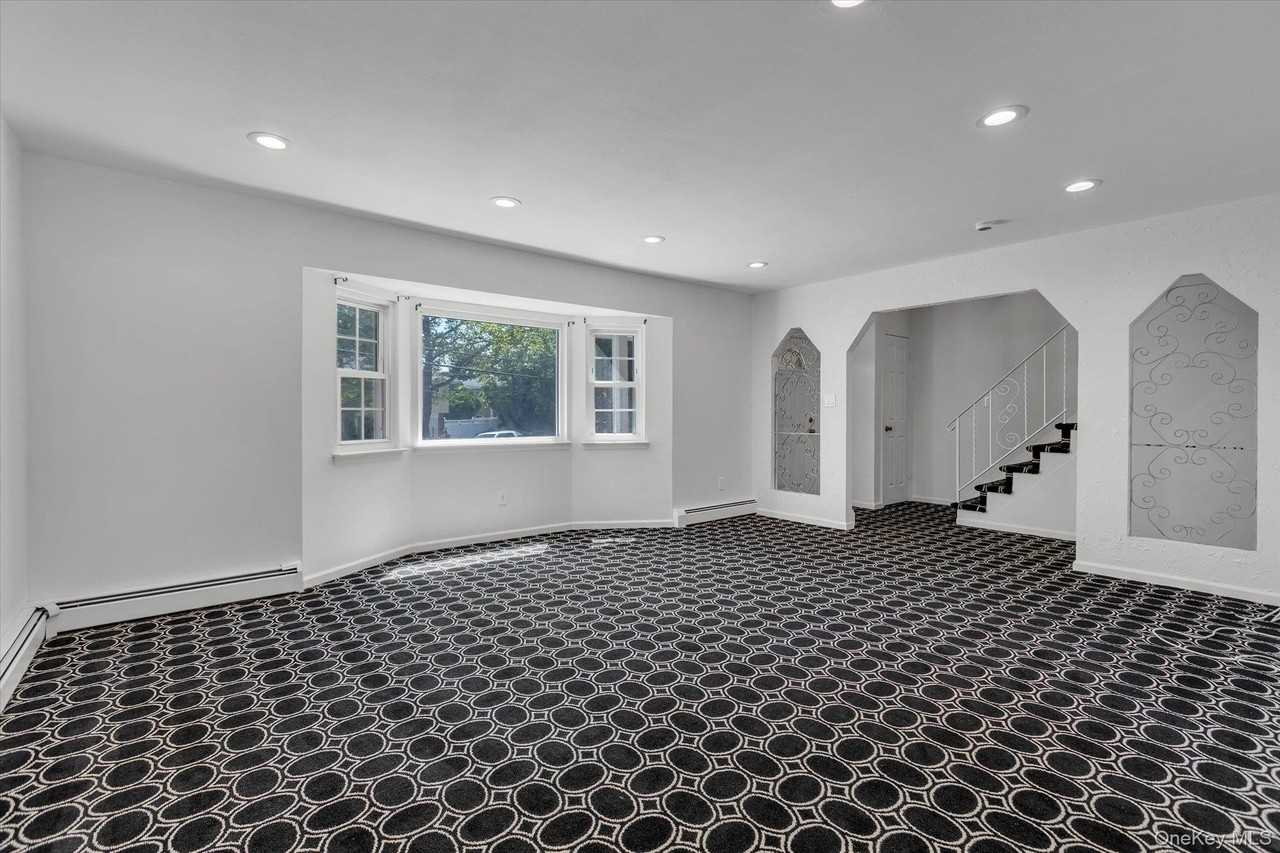 217 Bellerose Ave - Photo 3 of 24