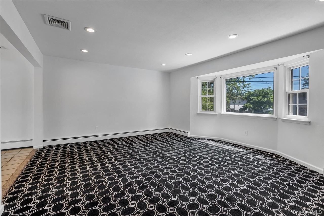 217 Bellerose Ave - Photo 5 of 24
