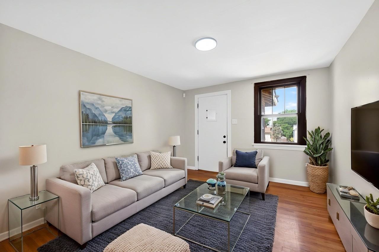304 Bayless Ave - Photo 3 of 18