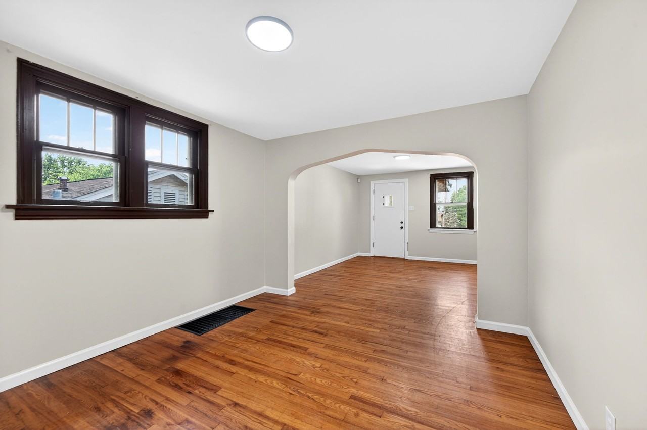 304 Bayless Ave - Photo 5 of 18