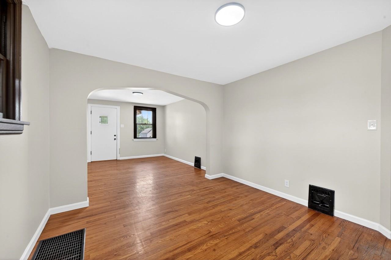 304 Bayless Ave - Photo 6 of 18