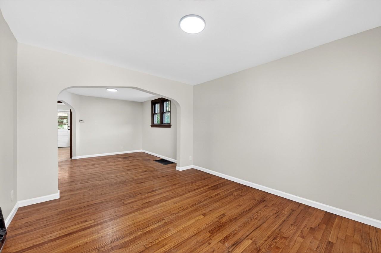 304 Bayless Ave - Photo 7 of 18