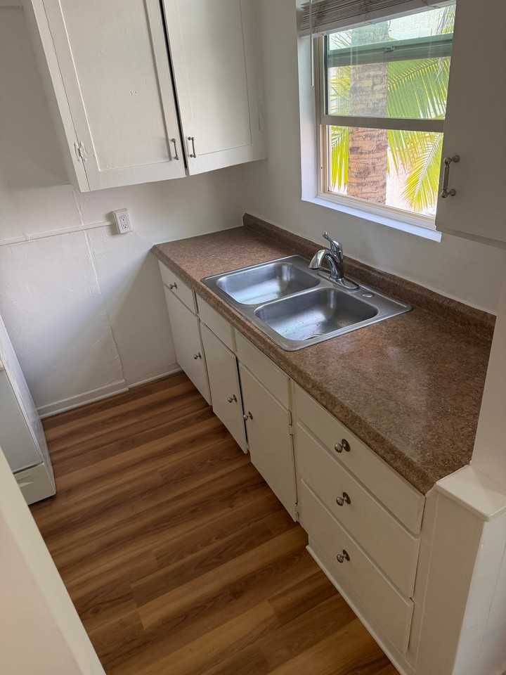 4537 Fountain Ave #206 - Photo 5 of 16