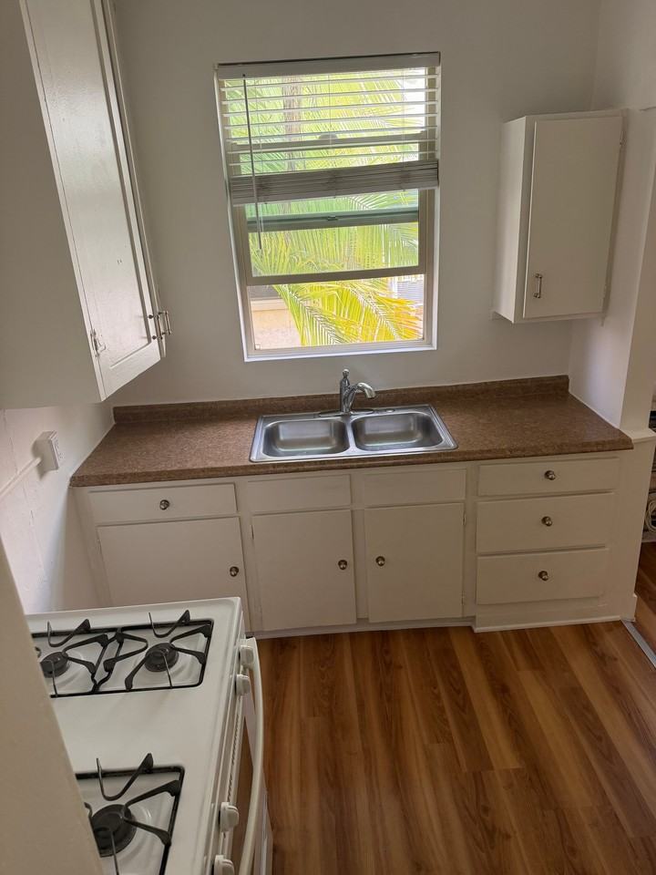 4537 Fountain Ave #206 - Photo 7 of 16