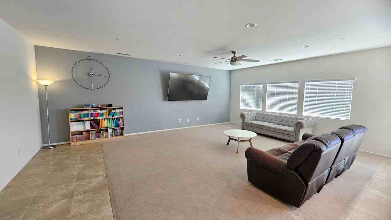 42696 Saragoza Ct - Photo 2 of 12