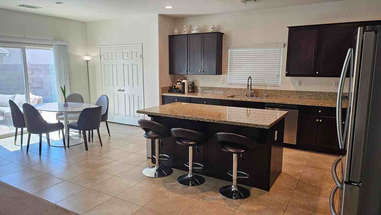 42696 Saragoza Ct - Photo 3 of 12