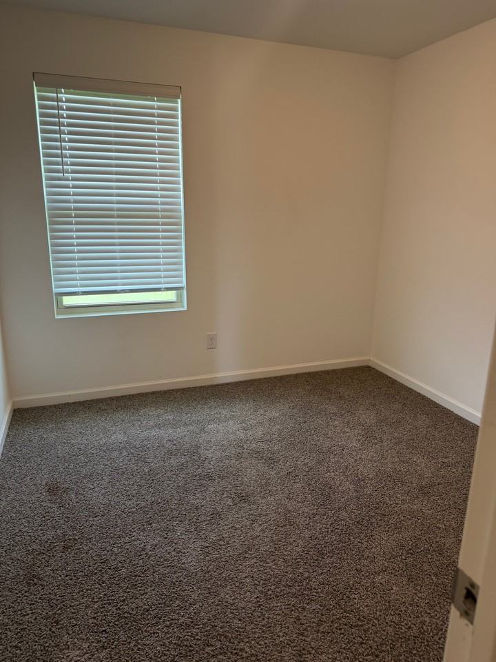 1202 E Saint Charles St - Photo 2 of 16