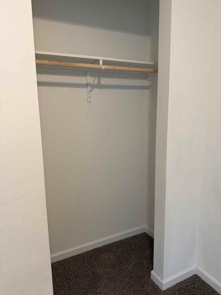 1202 E Saint Charles St - Photo 3 of 16