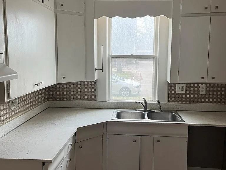 1222 Sw 5th St - Photo 6 of 13