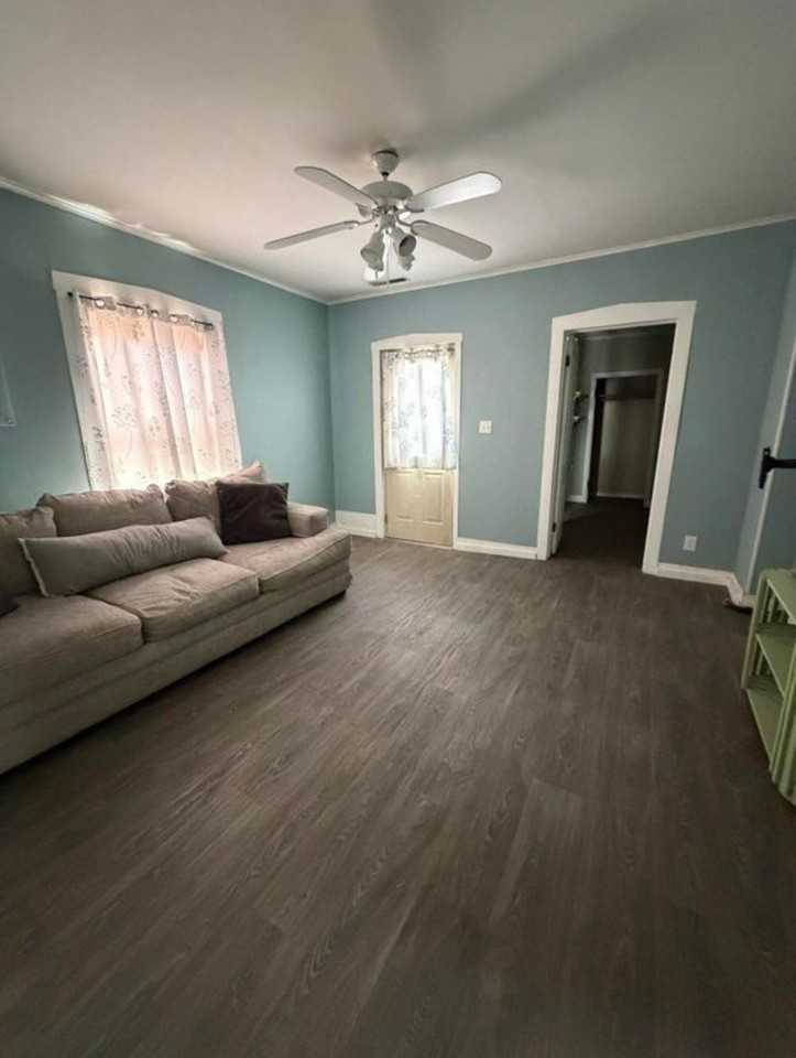 211 S Church St - Photo 2 of 14