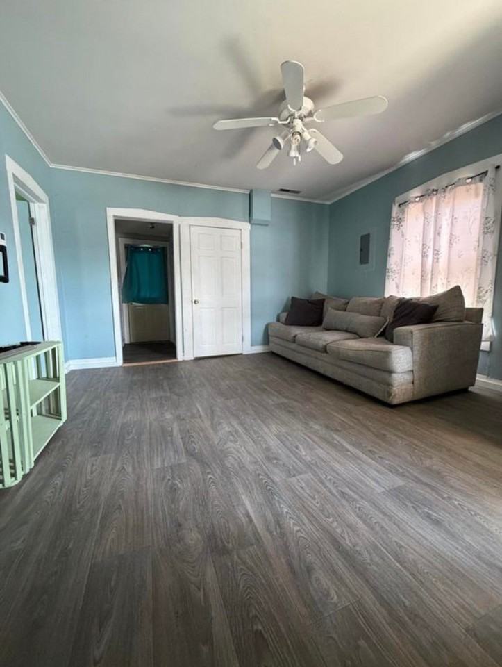 211 S Church St - Photo 3 of 14