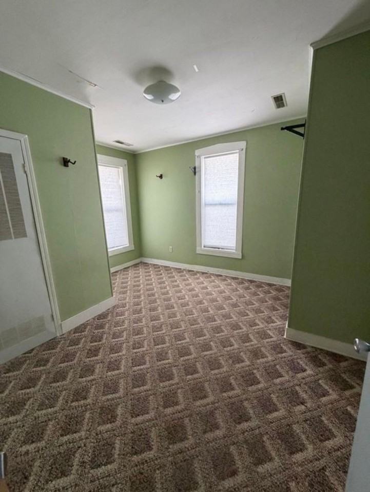 211 S Church St - Photo 5 of 14