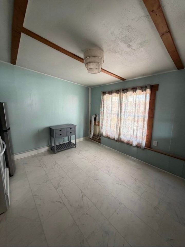 211 S Church St - Photo 6 of 14