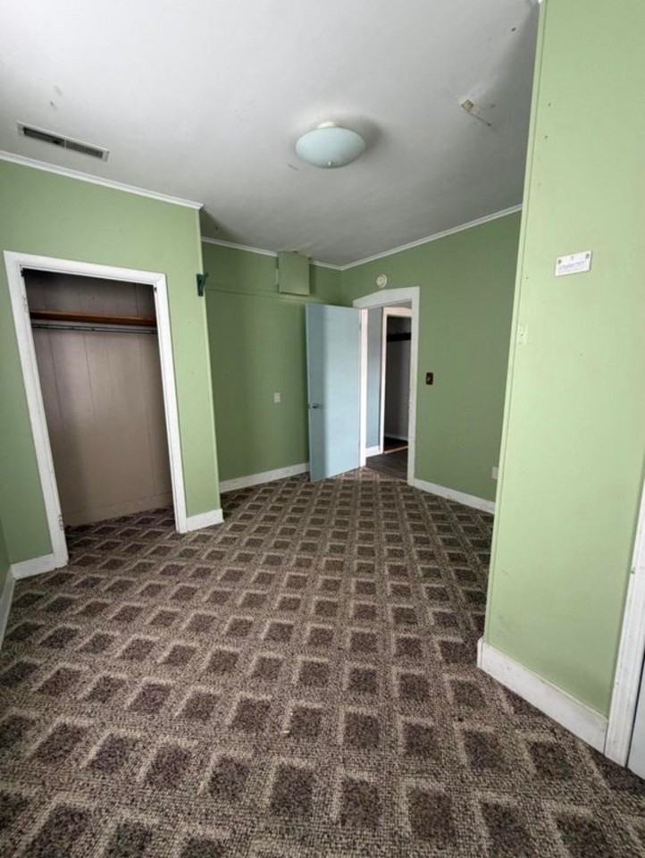 211 S Church St - Photo 7 of 14