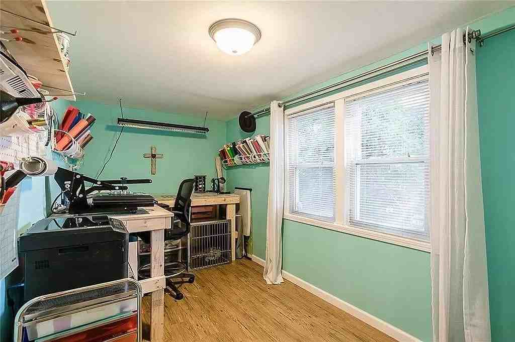 422 Westchester Ave - Photo 6 of 14