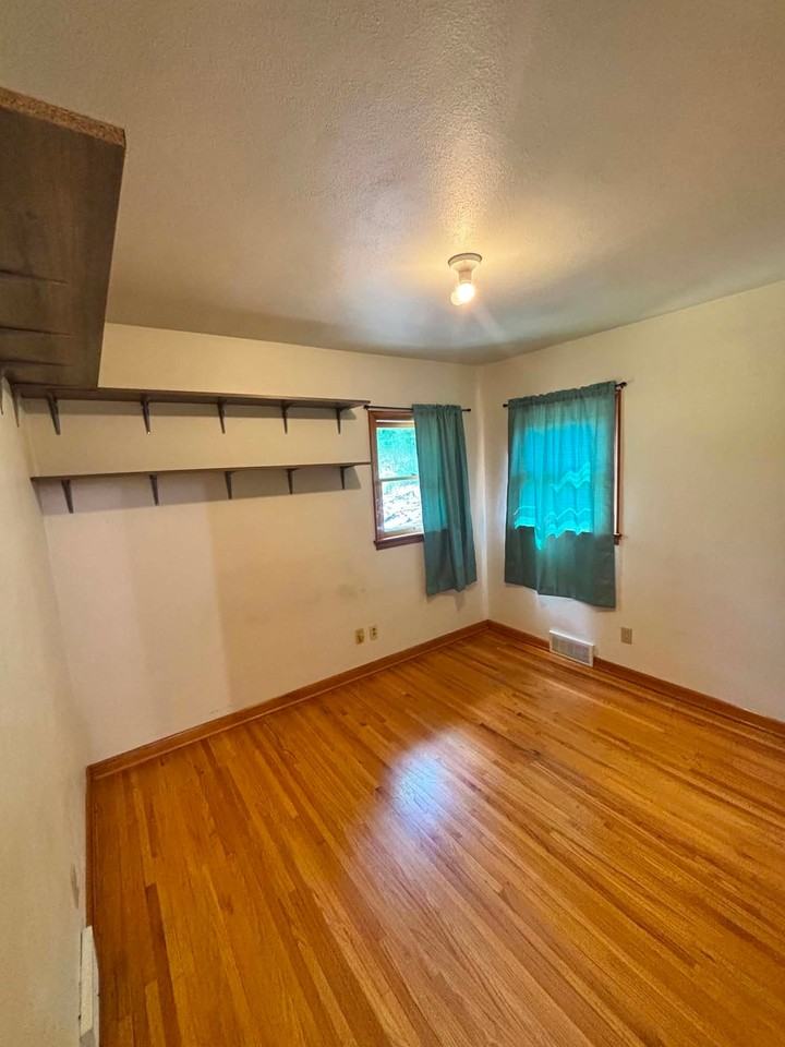 917 2nd Pl Ne - Photo 7 of 16