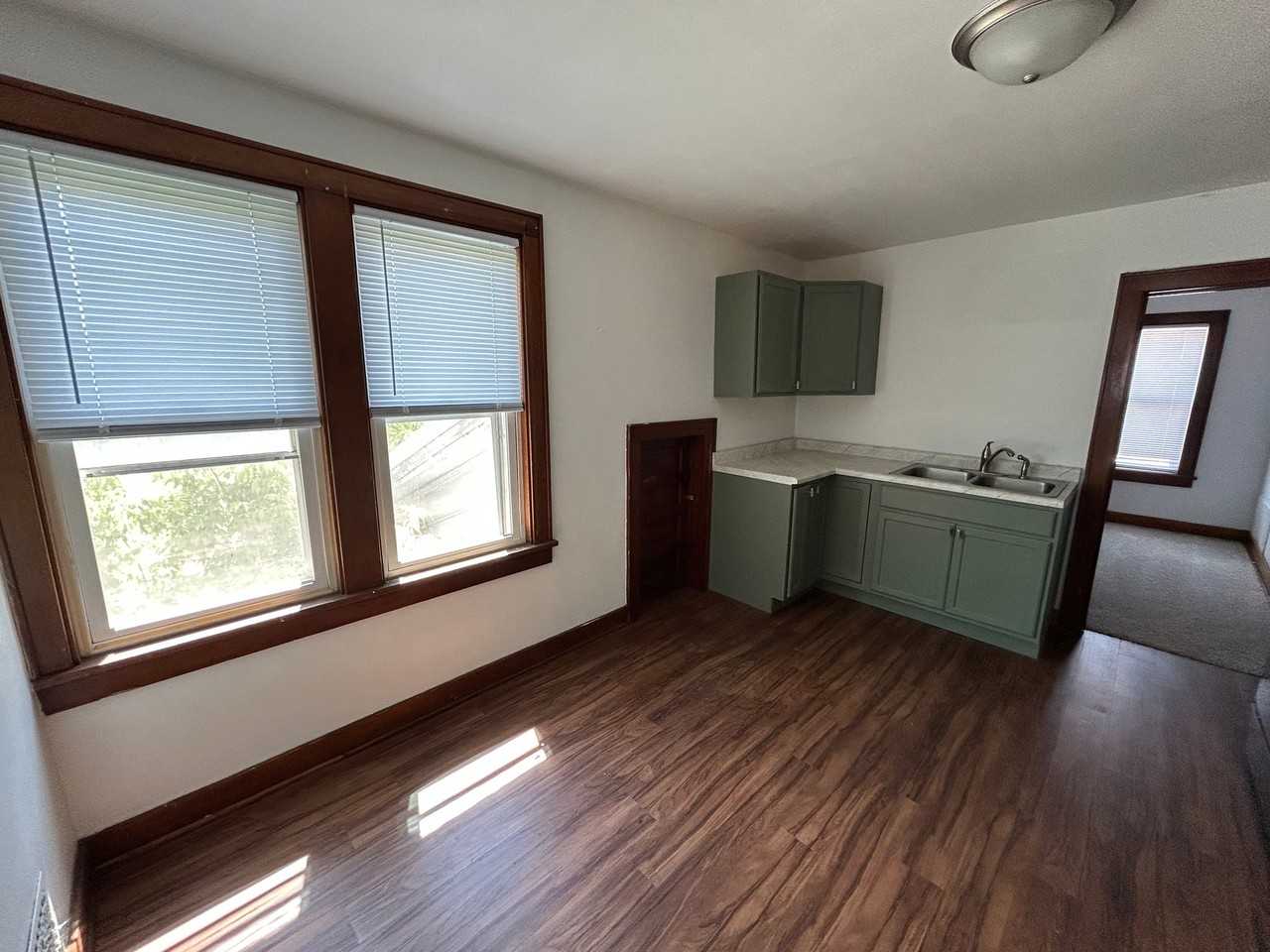 18 1/2 11th St - Photo 2 of 12