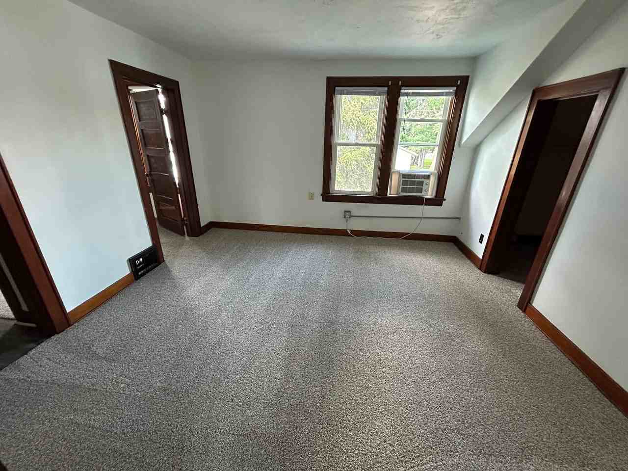 18 1/2 11th St - Photo 7 of 12