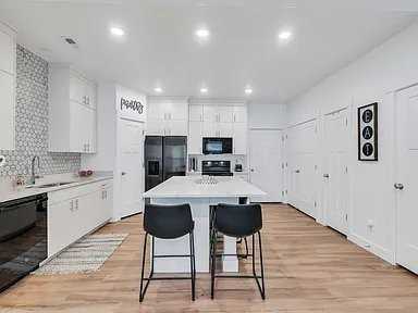 2740 E Kistler Aly - Photo 2 of 12