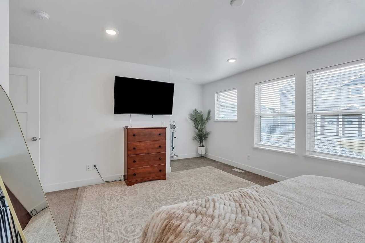 2740 E Kistler Aly - Photo 6 of 12