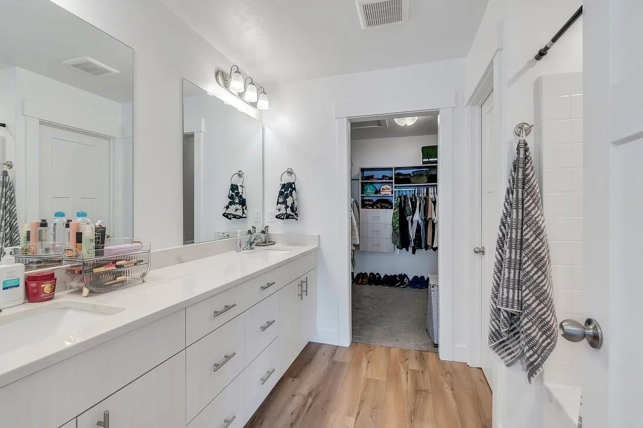 2740 E Kistler Aly - Photo 7 of 12