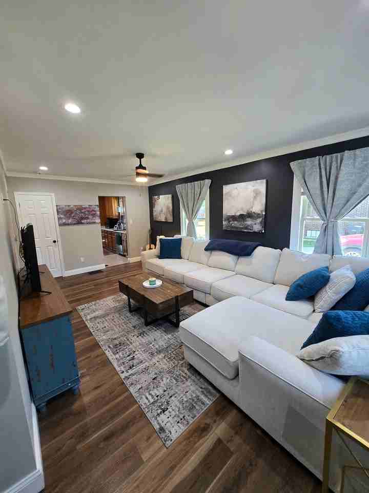 2857 S Capitol Ave - Photo 2 of 11