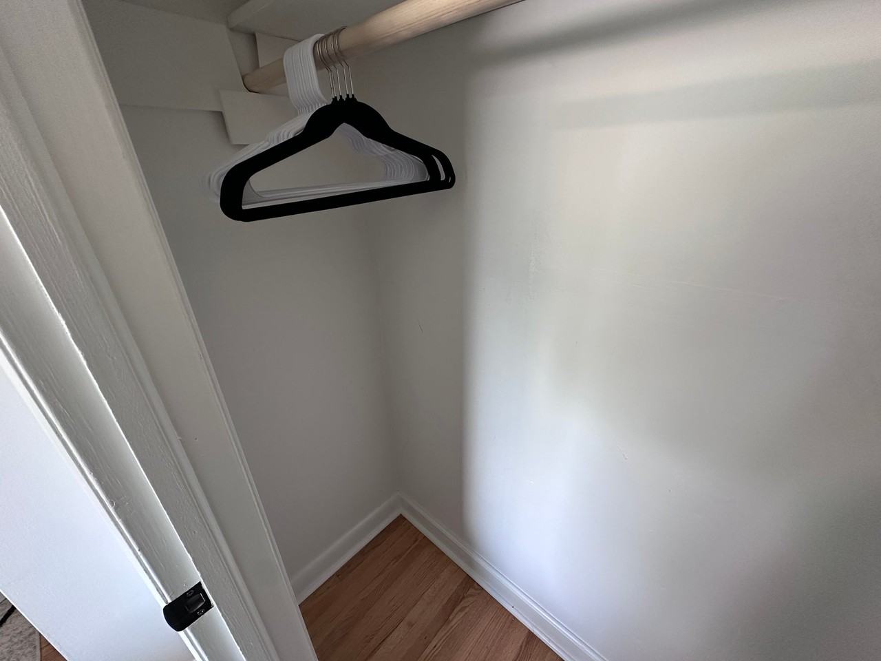 117 Marine Dr - Photo 3 of 11