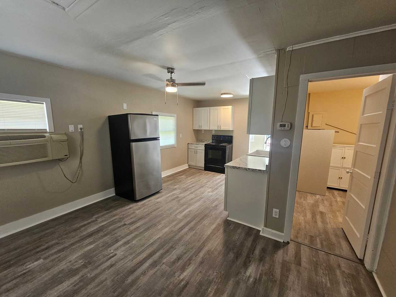 312 S Pine St #REAR - Photo 6 of 11