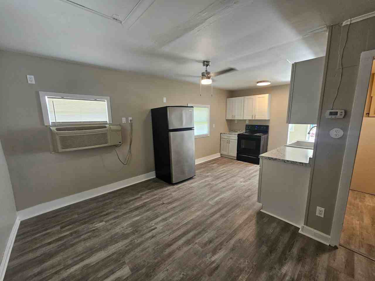 312 S Pine St #REAR - Photo 7 of 11