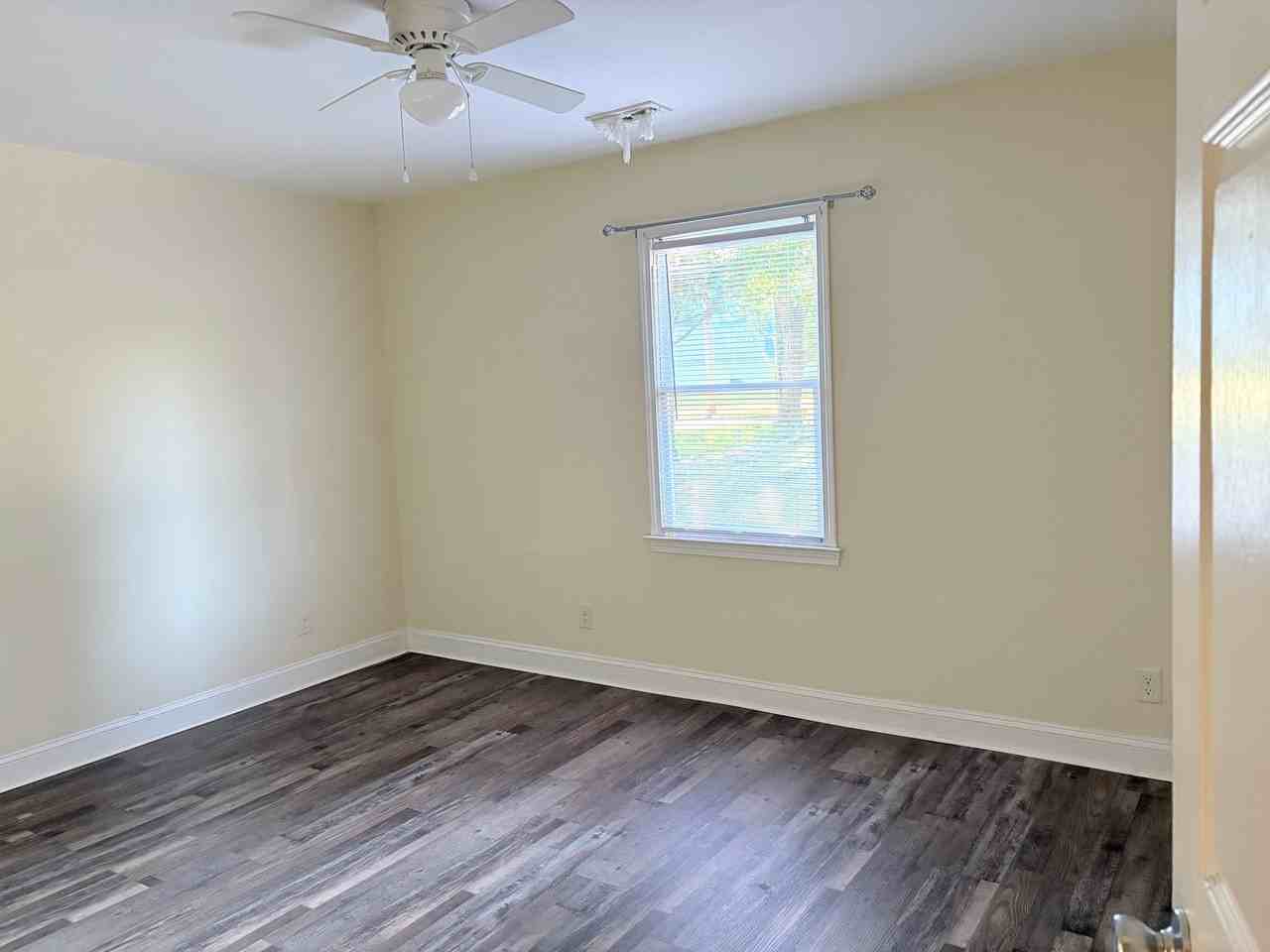 209 E 12th St - Photo 3 of 7