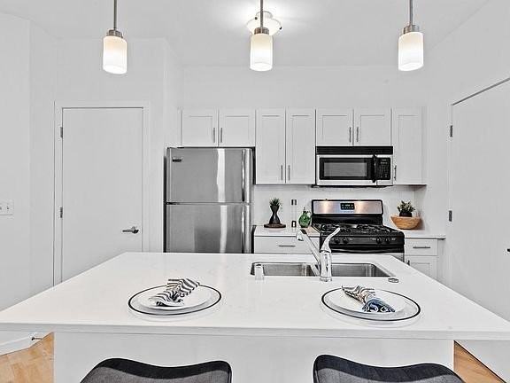 1541 N Jefferson St #121 - Photo 4 of 17