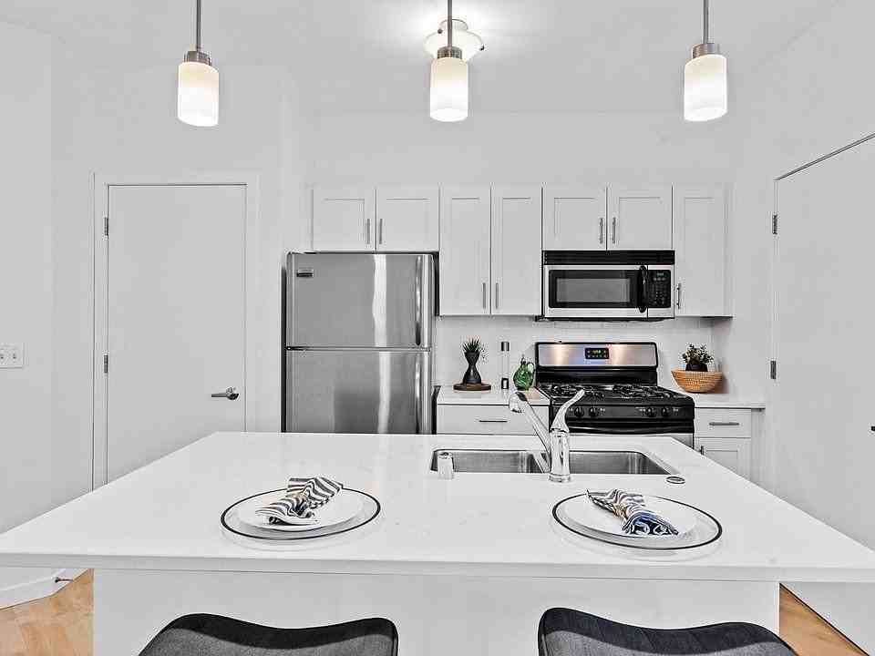1541 N Jefferson St #121 - Photo 6 of 17