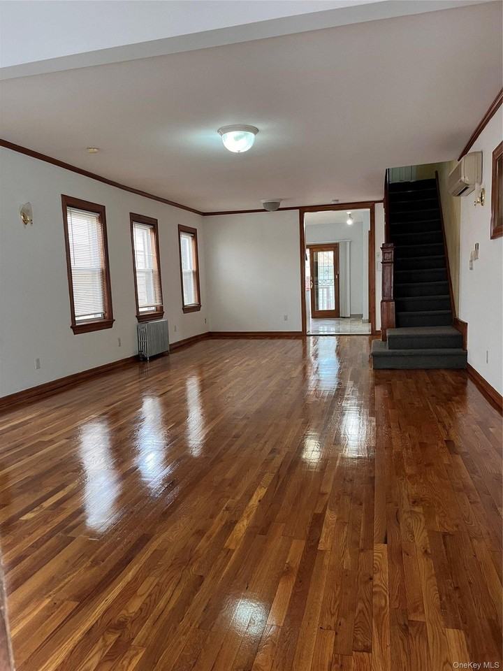 8023 159th St - Photo 3 of 15