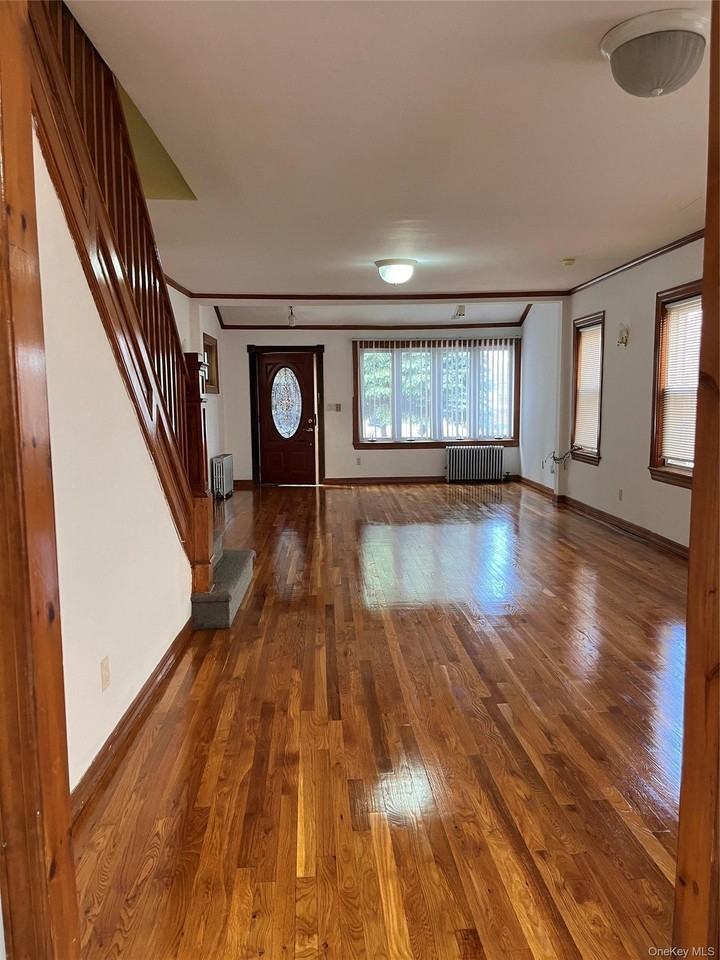 8023 159th St - Photo 4 of 15
