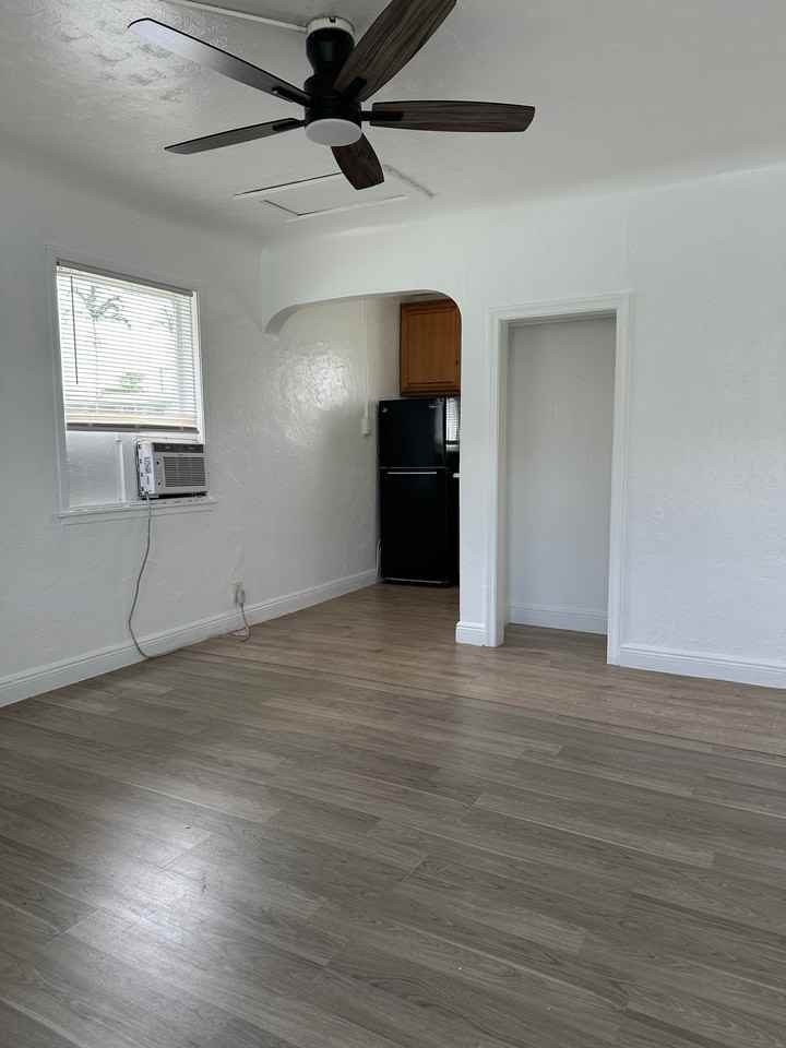 17 Detroit St #1 - Photo 2 of 9